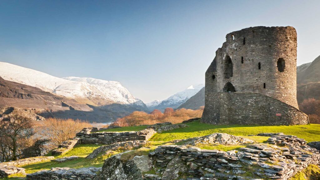 Dolbadarn Castle ist eine Burgruine in Gwynedd in Wales. Die als Kulturdenkmal der Kategorie Grade I klassifizierte